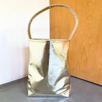 『TEMBEA／SINGLE TOTE GOAT箔 NEW SILVER』