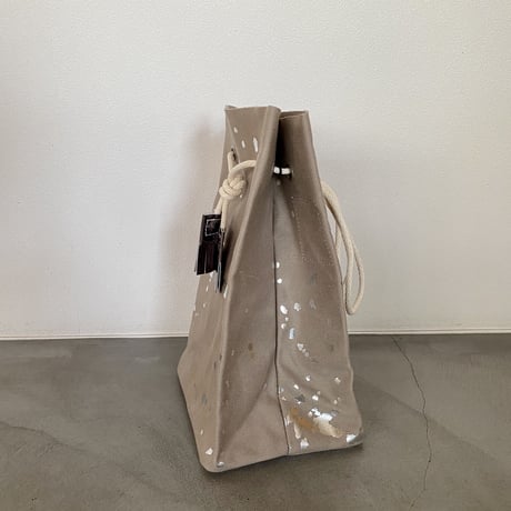 『TEMBEA／ GREY 箔SILVER ペンキ〈GAME POUCH〉』