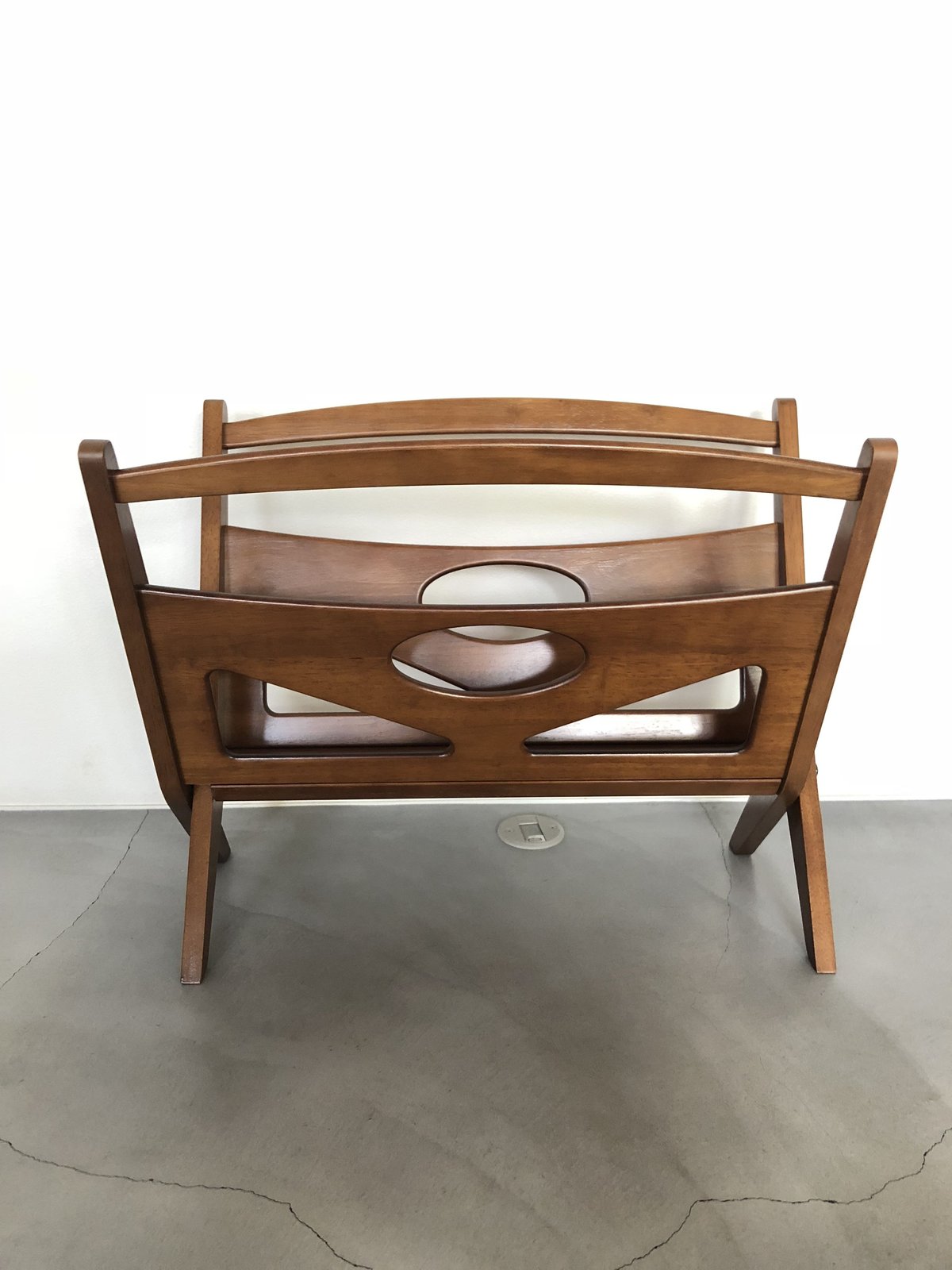カリモク60 マガジンラック　ウォールナット カリモク60 マガジンラックウォールナット色 | Plain Table