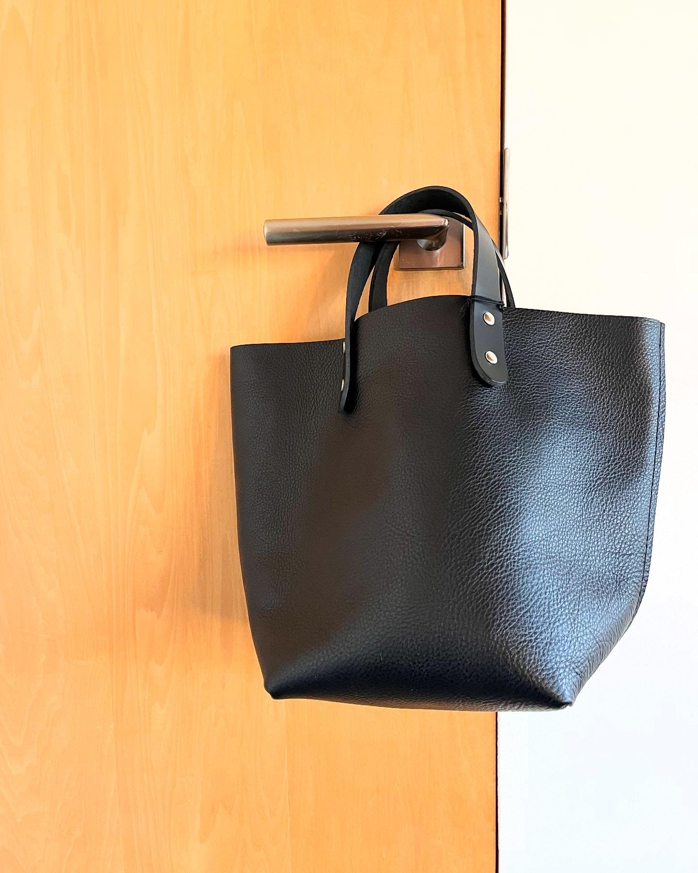 TEMBEA／DELIVERY TOTE SMALL SHRINK LEATHER ，BAG