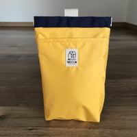 “見せたくなる”防水消臭マナーポーチ（イエロー×ネイビー）