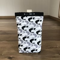 ❝くるくるボーダー❞撥水消臭マナーポーチ （シロクロ＆ブルー）