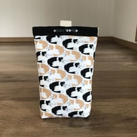 ❝くるくるボーダー❞撥水消臭マナーポーチ （シロクロ＆レッド）