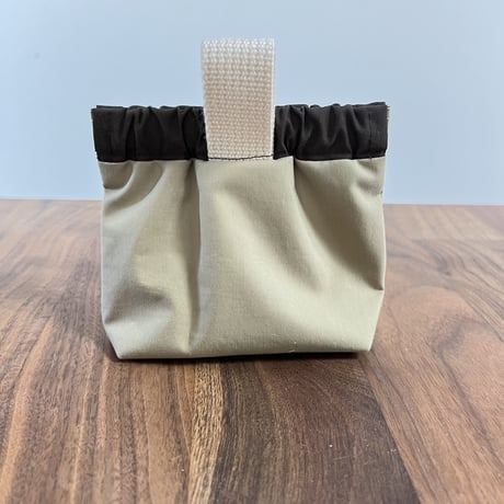 防水トリーツポーチ（ベージュ×ブラウン）