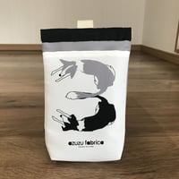 ❝くるくるボーダー３❞撥水消臭マナーポーチ （シロクロ＆ブルー）