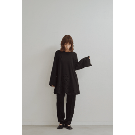 【Hella】Ornamental Cutwork Top　※納期9月末～10月末