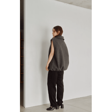 【Hella】Wool High Neck Vest　※納期10月中旬～11月中旬