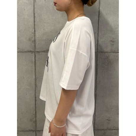【ROSIEE】フロッキーロゴプリントTシャツ
