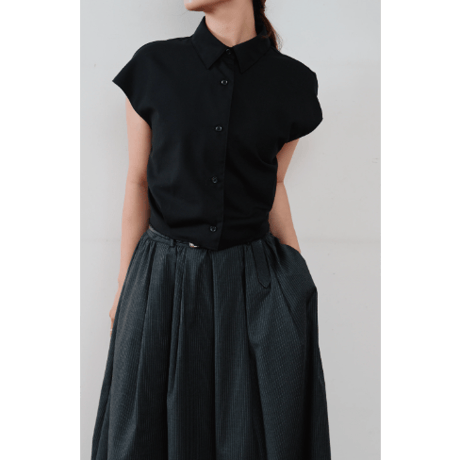 【Hella】cut off cropped shirt　※納期4月中旬〜5月中旬