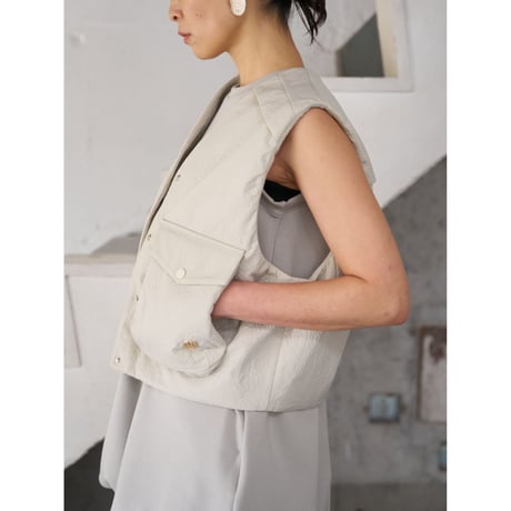 【YENN】PUFFY MILITARY VEST　※納期：9月中旬～10月中旬