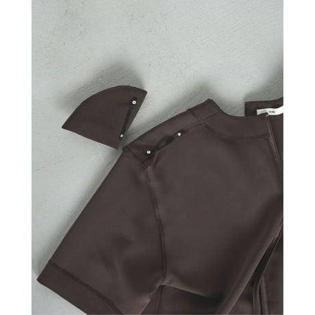 【anuke】Powershoulder Vneck Tops※9月上～10月上