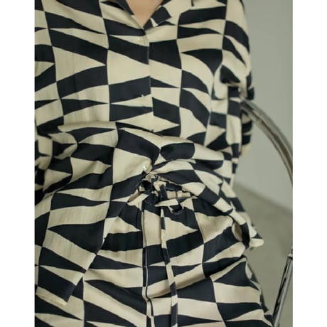 【ànuke】Geometric Satin Shirts
