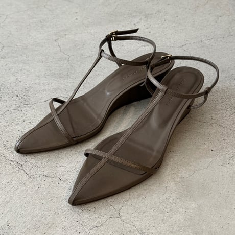 限定先行販売【ATELIER BRUGGE】Tストラップサンダル
