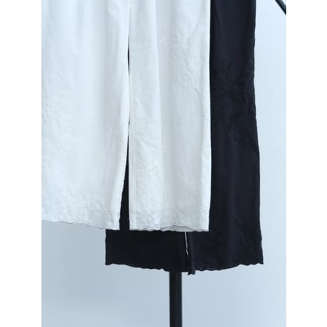 【Hella】embroidery easy pants　※納期5月中旬〜6月中旬
