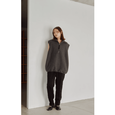 【Hella】Wool High Neck Vest　※納期10月中旬～11月中旬