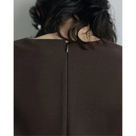 【anuke】Powershoulder Vneck Tops※9月上～10月上