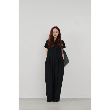 【Hella】wide tuck jumpsuit　※納期5月中旬〜6月中旬