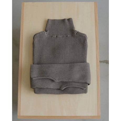 【anuke】Slit Turtle Knit　※納期11月上旬～12月上旬