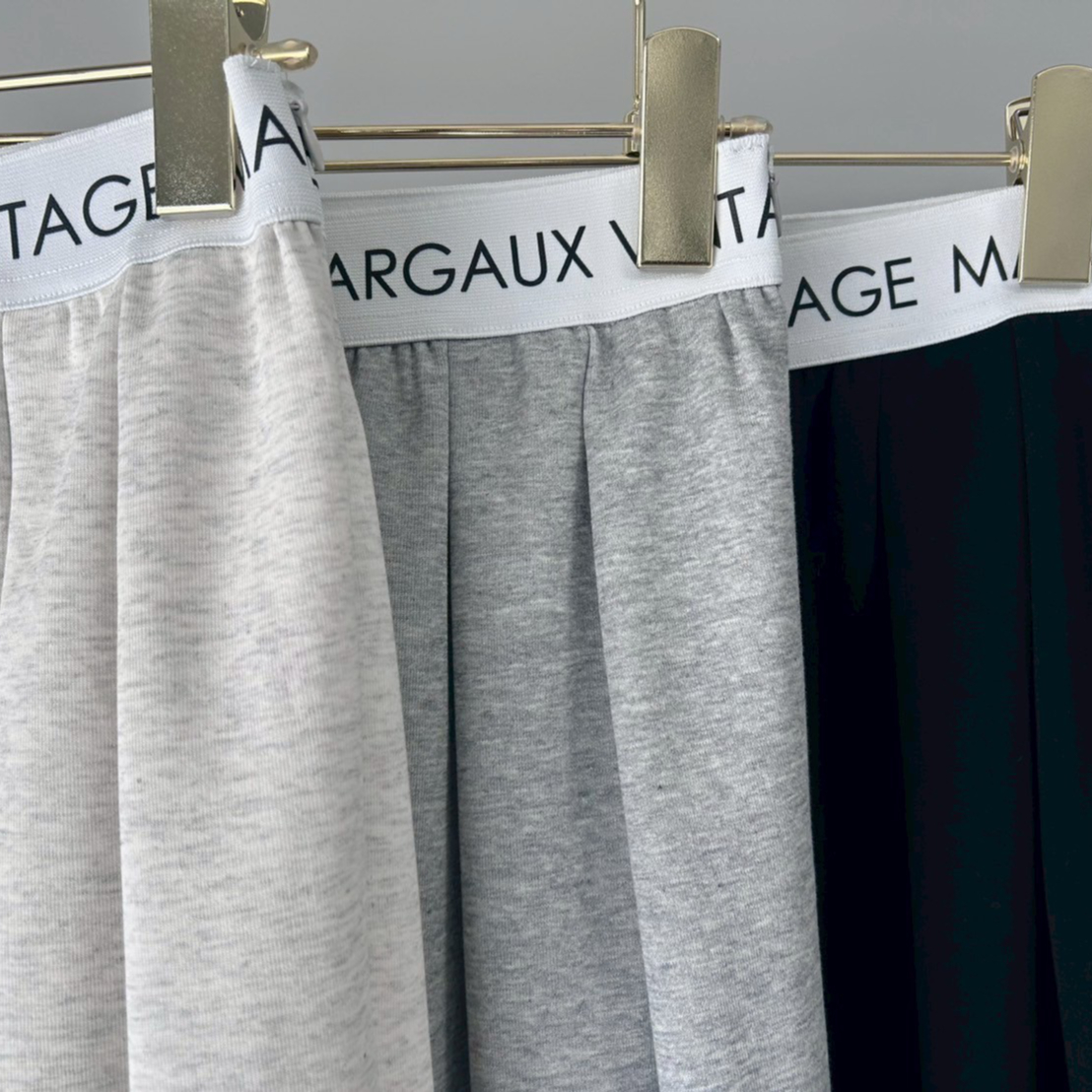【最終価格】MARGAUX VINTAGE ロゴウエストゴムタックパンツ　新品 MARGAUX VINTAGE 】ロゴウエストゴムタックパンツ | valance