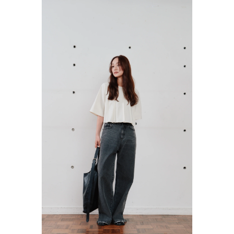 【Hella】side hem slit denim　※納期4月中旬〜5月中旬