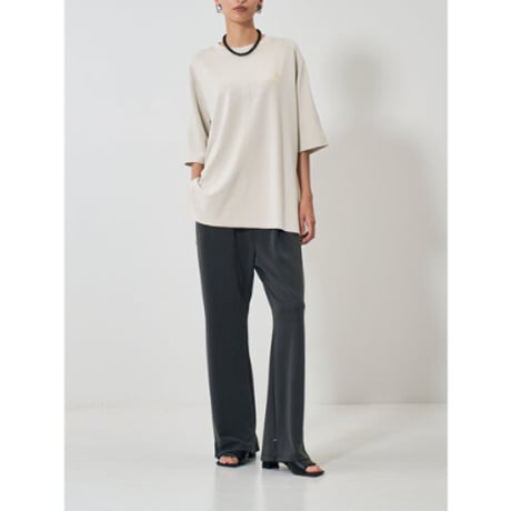 【YENN】 STITCH WORK TEE　納期：2026年2月上旬～3月上旬