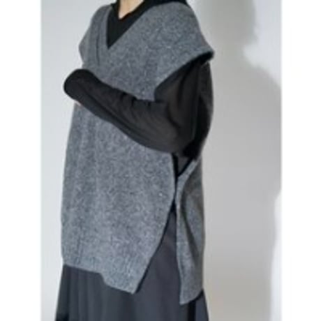 【CHIGNON】ｻｲﾄﾞｵｰﾌﾟﾝVﾈｯｸﾆｯﾄVT