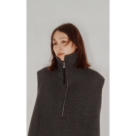 【Hella】Wool High Neck Vest　※納期10月中旬～11月中旬