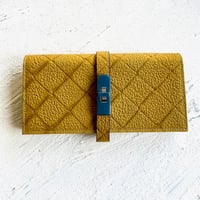 【M.U.L.】フラップロングウォレット　イエロー　キルティング×シボ型押し　MUL160-58