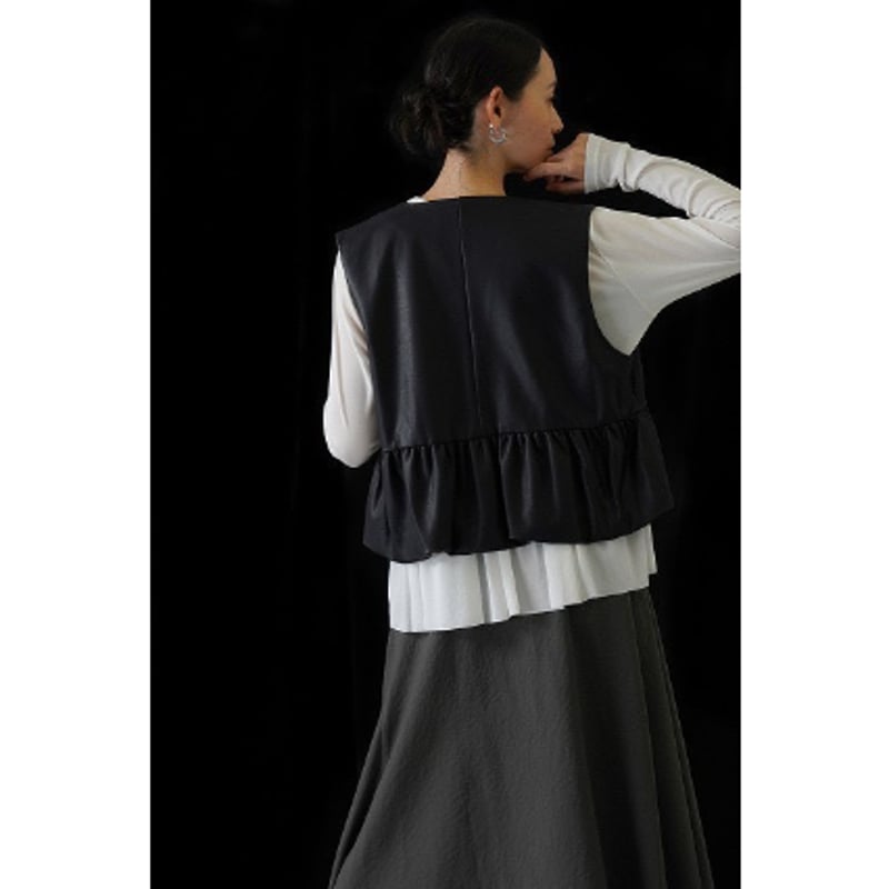 新作 30%off★CYAN TOKYO ヴィーガンレザーバルーンギャザーベスト CYAN toKyo ヴィーガンレザーバルーンギャザーベスト [610440