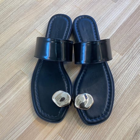 【ATELIER BRUGGE】Metal motif thong sandals
