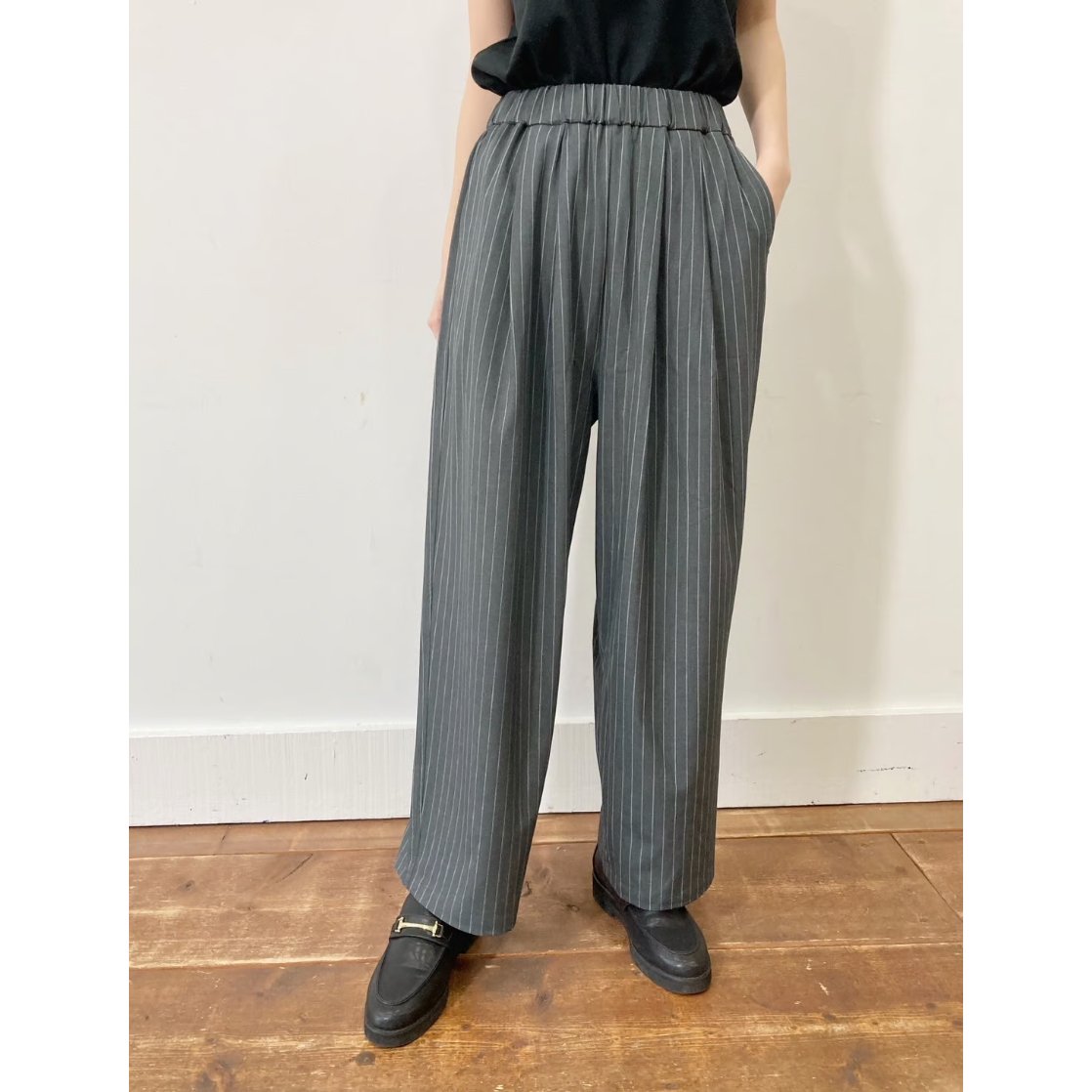 siro de labonte★wide tuck pants★グレー★パンツ siro de labonte☆wide tuck pants☆グレー☆パンツの通販 by
