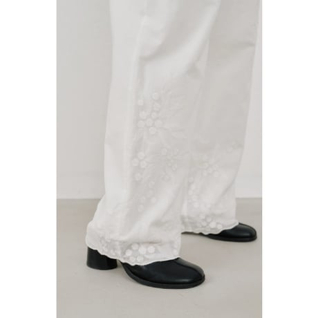 【Hella】embroidery easy pants　※納期5月中旬〜6月中旬
