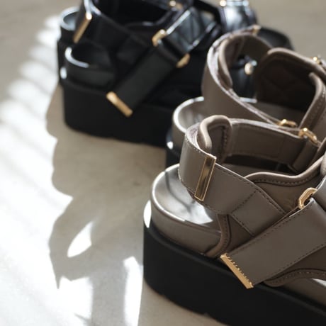 【ATELIER BRUGGE】Velcro strap plat form sandals