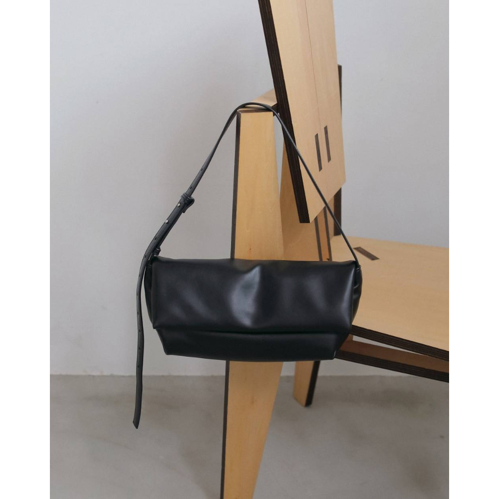 anuke】Ecoleather Wrap Bag ※納期12月上旬～1月上旬 | sele