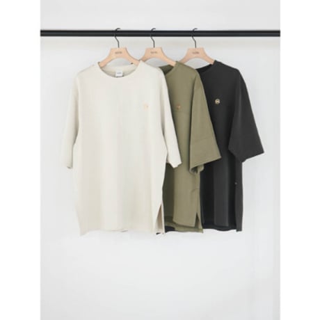 【YENN】 STITCH WORK TEE　納期：2026年2月上旬～3月上旬