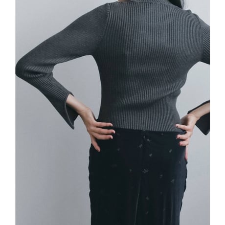 【anuke】Slit Turtle Knit　※納期11月上旬～12月上旬