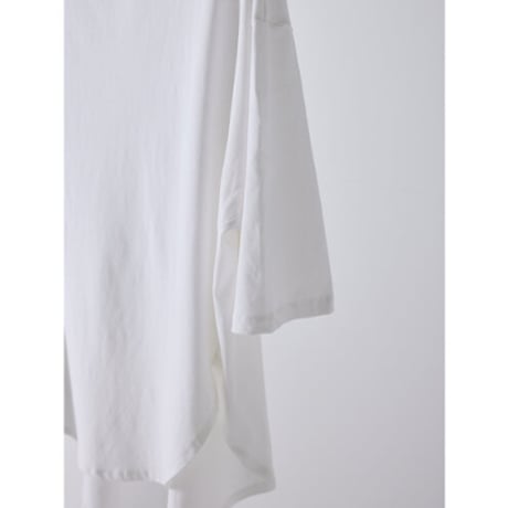 【YENN】 TWIST HEM TEE　納期：2026年2月上旬～3月上旬