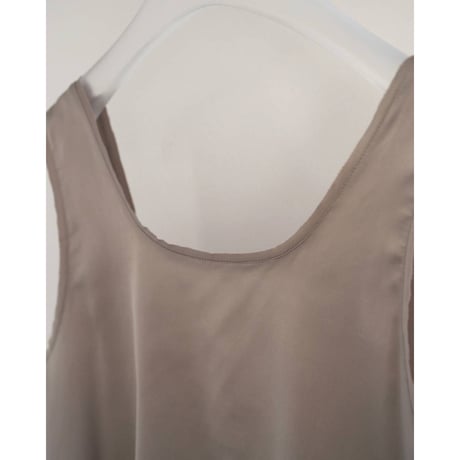【anuke】Satin Uneck Tops　※納期5月上旬～6月上旬