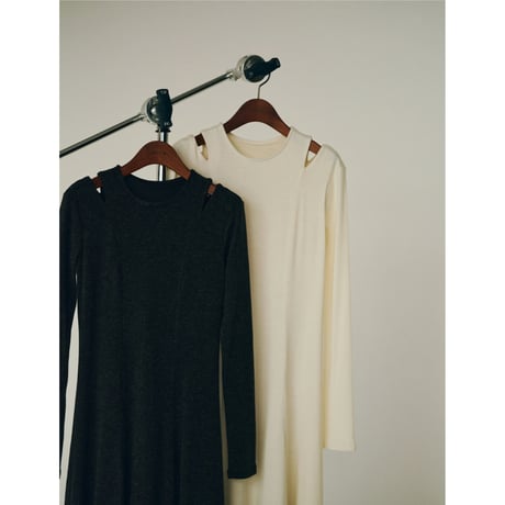 【Hella】shoulder slit long dress※納期10/上〜11/上