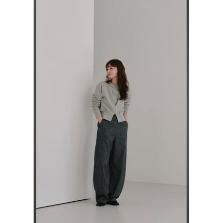 【Hella】front tuck cropped sweat ※納期10下〜11下