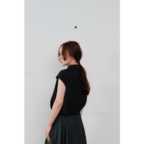 【Hella】cut off cropped shirt　※納期4月中旬〜5月中旬