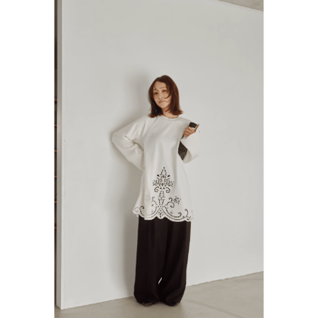 【Hella】Ornamental Cutwork Top　※納期9月末～10月末