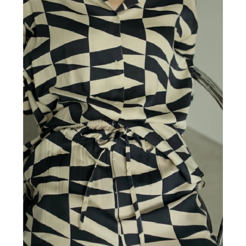 ànuke】Geometric Satin Pants | selectshop kusukusu