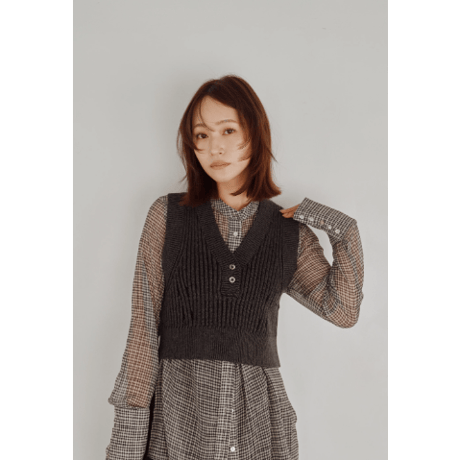 【Hella】Cropped Rib Knit Vest　※納期9月上旬～10月上旬