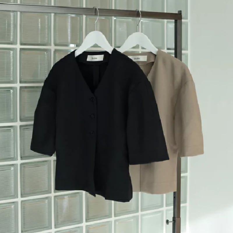 未使用✨anuke Vneck Compact Shirts ブラック free Black V-Neck – Organic Signatures