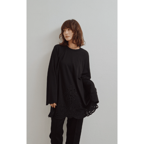 【Hella】Ornamental Cutwork Top　※納期9月末～10月末
