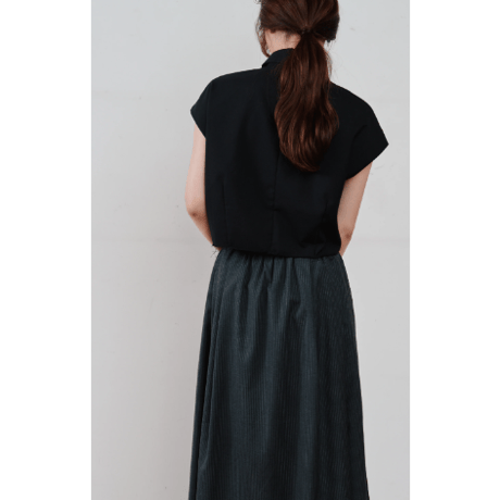 【Hella】cut off cropped shirt　※納期4月中旬〜5月中旬