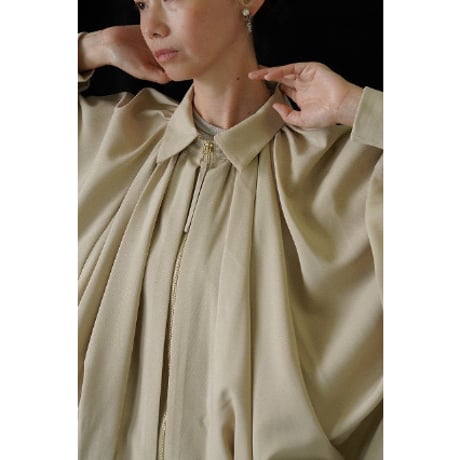【CYAN TOKYO】ラウンドギャザードルマンブルゾン