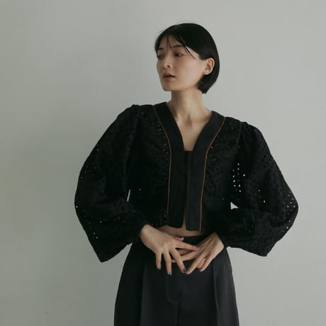 再販✨【anuke】Volume Cutwork Blouse