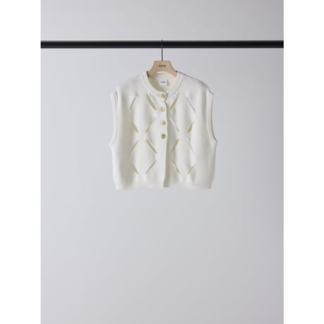 【YENN】 CUT OUT PATTERN VEST　納期：2026年2月上旬～3月上旬